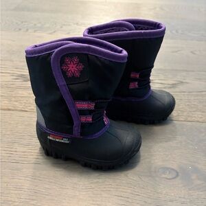 Toddler girls winter boots sz 6T brand new  retail $98